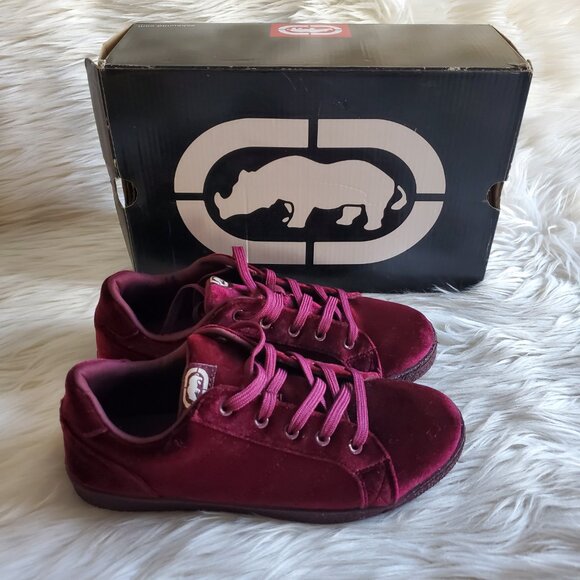 Marc Ecko Unlimited Girl's Wine Red Lace Up Velour Sneaker SZ 4 - Picture 3 of 10